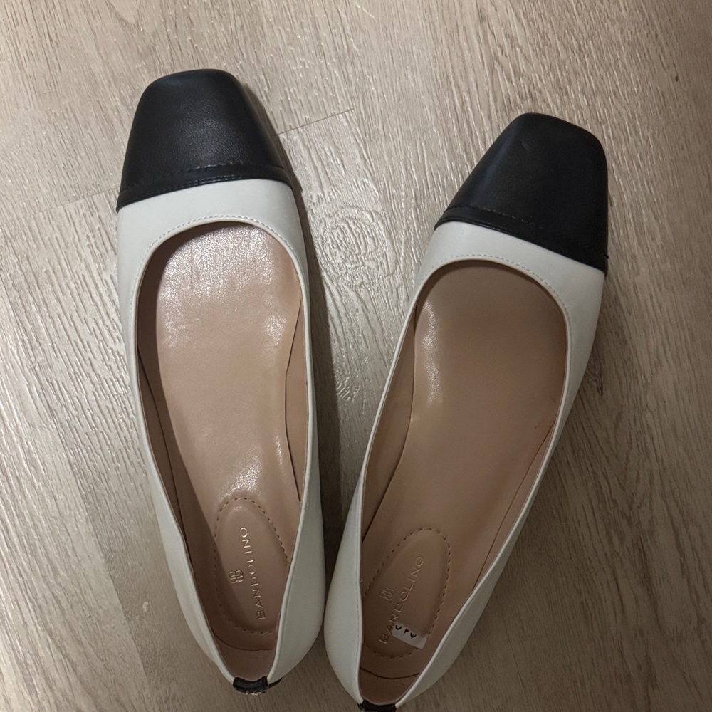 Bandolino Black and White Flats